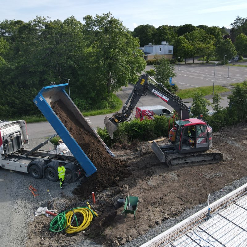 Transport 4-axlig lastbil med schaktflak